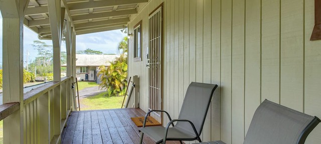 4 Mi to Beach: Keaau Retreat w/Relaxing Porch!