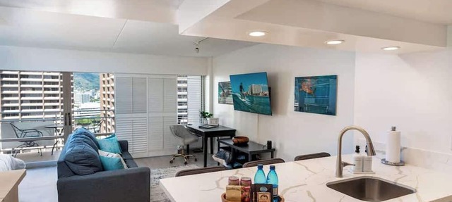 High Floor, Drink Station, 2 Pools & Free Parking!