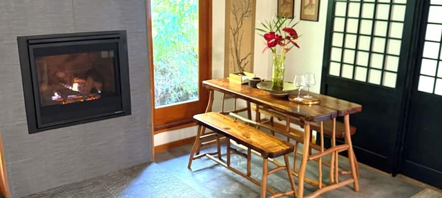 Volcano Tea House Cottage - Spa Bath, Hot Tub, and Fireplace with Japanese Decor