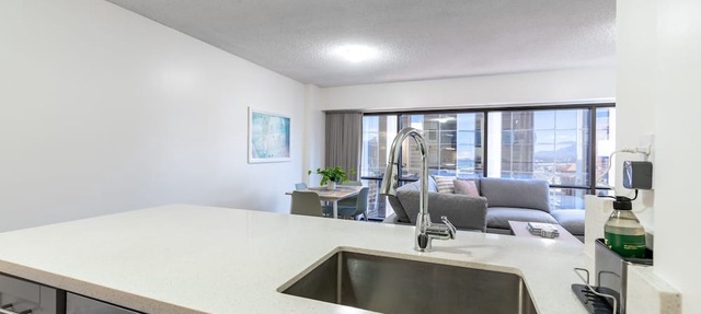 😎 Summer Special - Downtown Honolulu Skyview - 1Bed+Den- Free Parking 🏄‍♂️