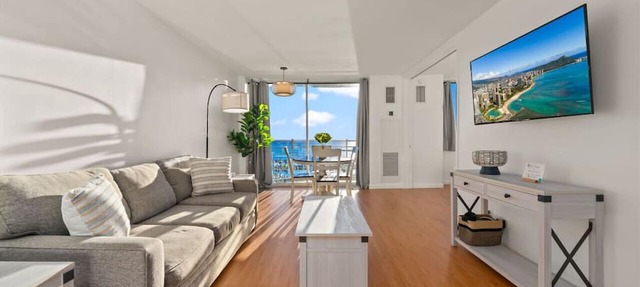 *Newly Renovated Oceanfront Waikiki- Ilikai Marina