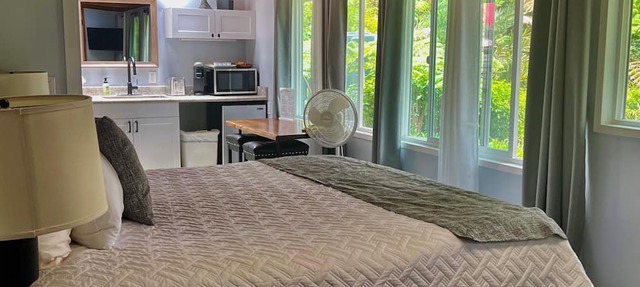 Aloha Junction Guesthouse Suites, stay and explore Kilauea Volcano Hawaii.