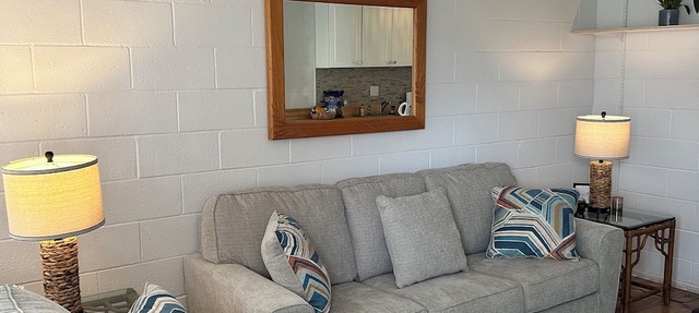 Cozy Beach Condo awaits you with amazing sunsets & ocean breeze