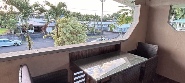 Superb 5-bedroom house in charming Hilo. Near mall, restaurants, and beaches.