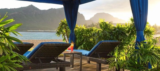 Beach Resort with Outdoor Pool & Dining by the Ocean | Oceanfront 1BR Suite