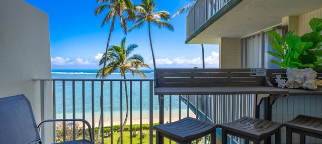 Oceanfront Hauula 1BR Condo I Beach, Pool, Parking