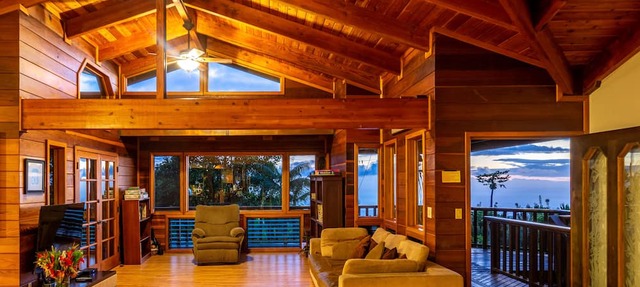 VERY PRIVATE, expansive ocean VIEWS, close to BEST BEACH