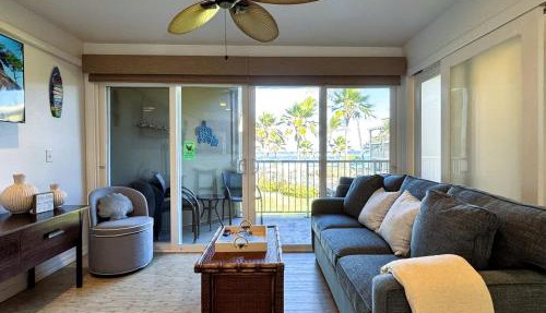 Sea and Sky Beachfront Condo, AC, Ocean Views, Sunrises, Steps to Beach!