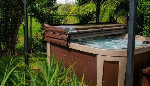 Private Hot Tub Lanai + Full Kitchen