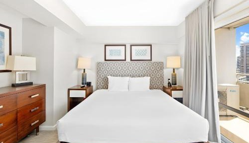 Ilikai 4BR for 12, 2 Condos - Marina Views!