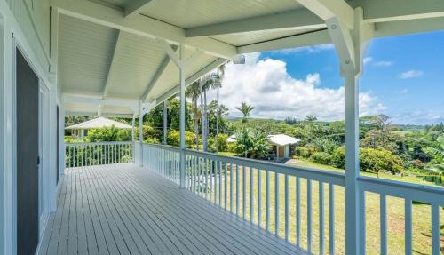 Akaka Falls 6BR Ocean View Retreat with Hot Tub