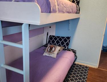 Downtown Wailuku Twin Wall Bunks + AC