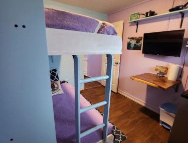 Central Maui Studio Wall Bunks + Kitchenette