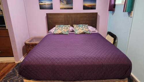Heart of Wailuku Queen Bed + Kitchenette