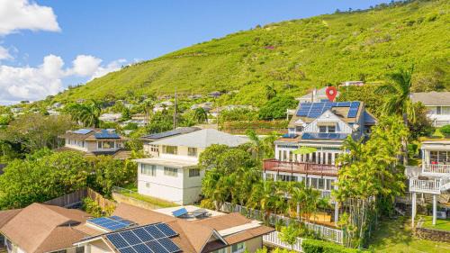 Hale Malino Home with Fireworks Diamond Head Views near UH