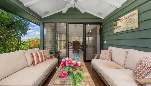 SUMMER SALE! Remodeled Hawaiian Cottage Near Beach w Pool - International Colony Club 37