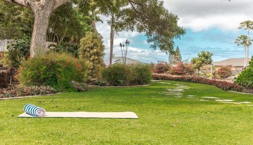 1 Acre PRIVATE RESORT 4 bed 3 bath cinema spa