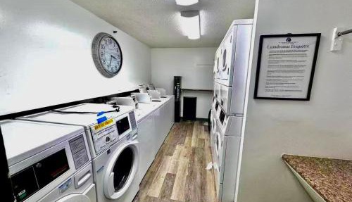 Duplex Waikiki Seaside Full Kitchen Big Terrace NR HPU Sleeps 8