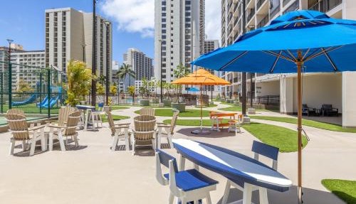 Spacious 14th Floor Corner Suite, Partial Diamond Head and Ocean Views, FREE Parking!