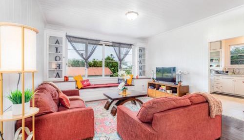 YOUR HILO HOMEBASE - Lovely 3 Bedroom in Heart of Hilo with AC!