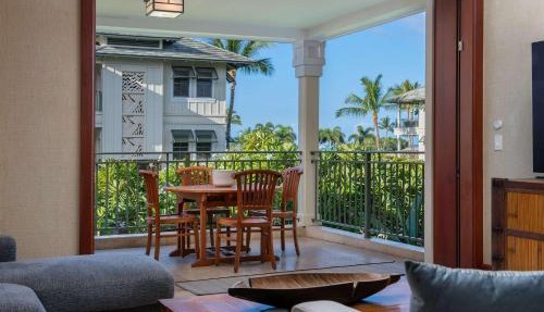 Kolea 9H, Stunning 2-Bedroom with Ocean Views and Beach Club access