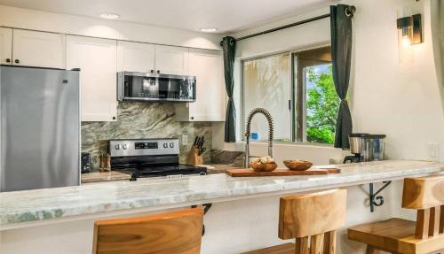 Luxury island vacation w/AC, Pool, Hot Tub