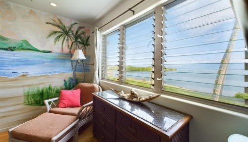 Oceanfront true 2 bedroom wlanai on Molokai