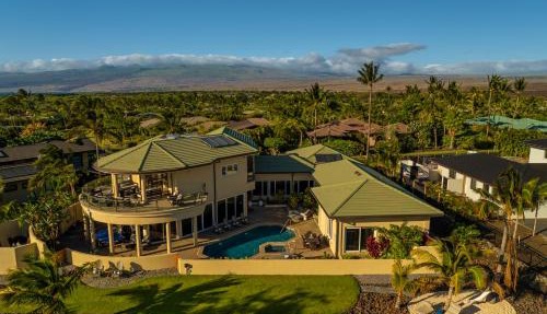 Spacious Mauna Lani Luxury Home with Panoramic Golf Course and Volcano Views, Private Pool and Hot Tub, Two Golf Carts, and E-Bikes for Family Adventures