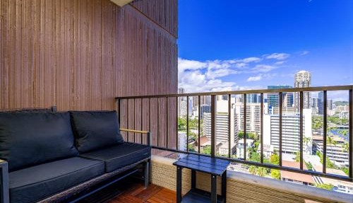 Modern Suite Free Parking View AC King Bed Kitchen