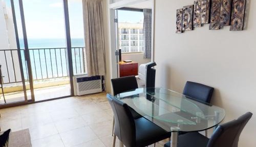 36th Floor Deluxe Ocean View Condo with Free Parking & Wifi condo